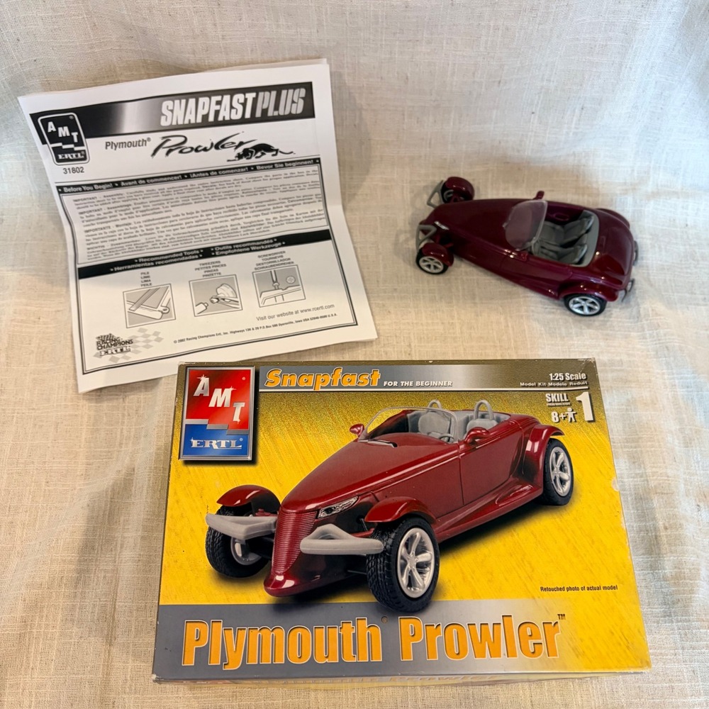 AMT Ertl Plymouth Prowler Snapfast Plus 1:25 Scale Model‎ Kit 31802 Maroon Red
